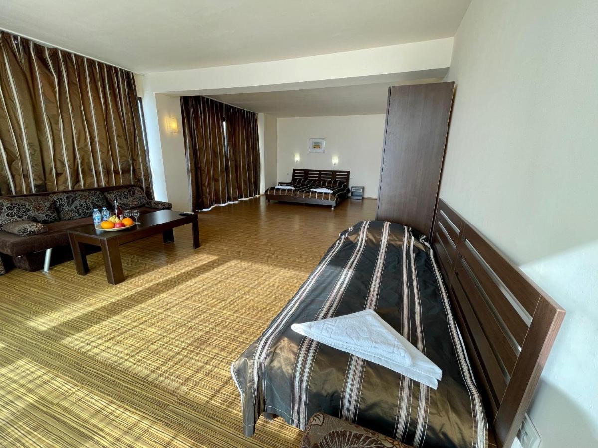 At The American'S Hotel Pomorie Luaran gambar