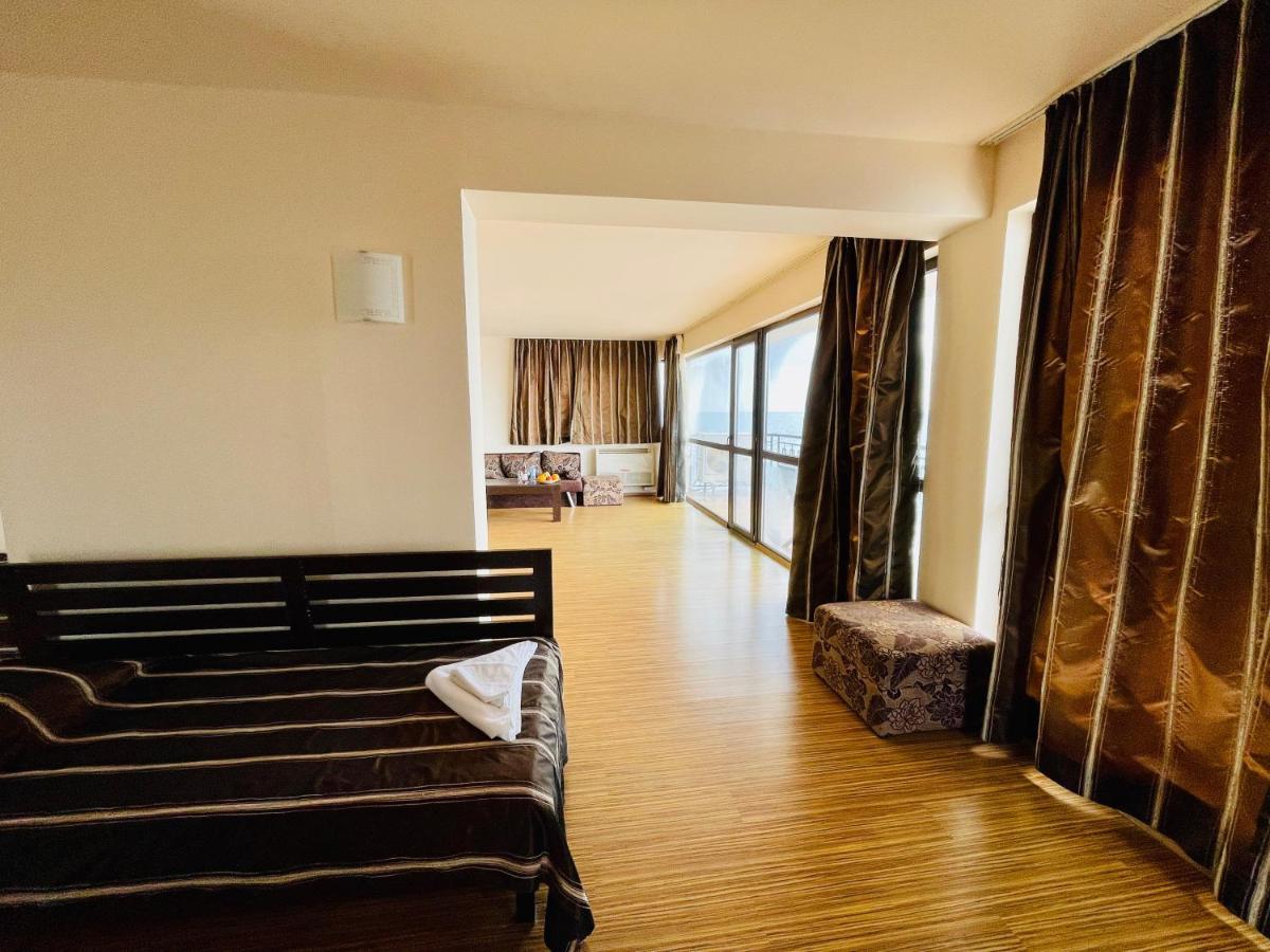 At The American'S Hotel Pomorie Luaran gambar