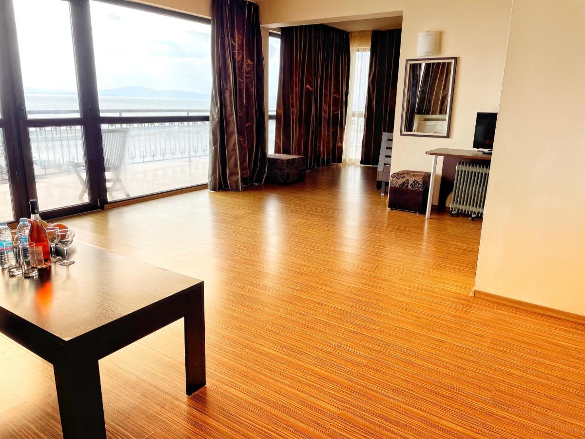 At The American'S Hotel Pomorie Luaran gambar
