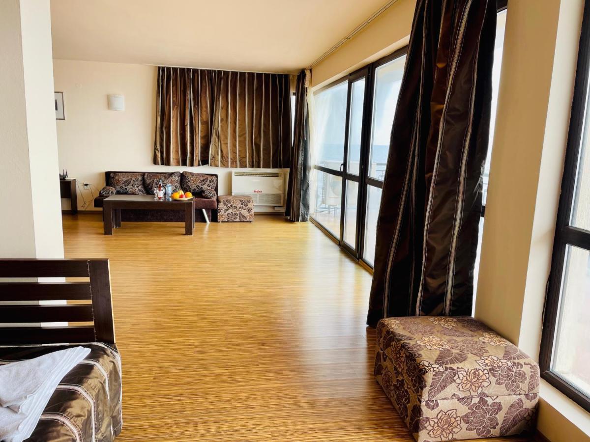 At The American'S Hotel Pomorie Luaran gambar