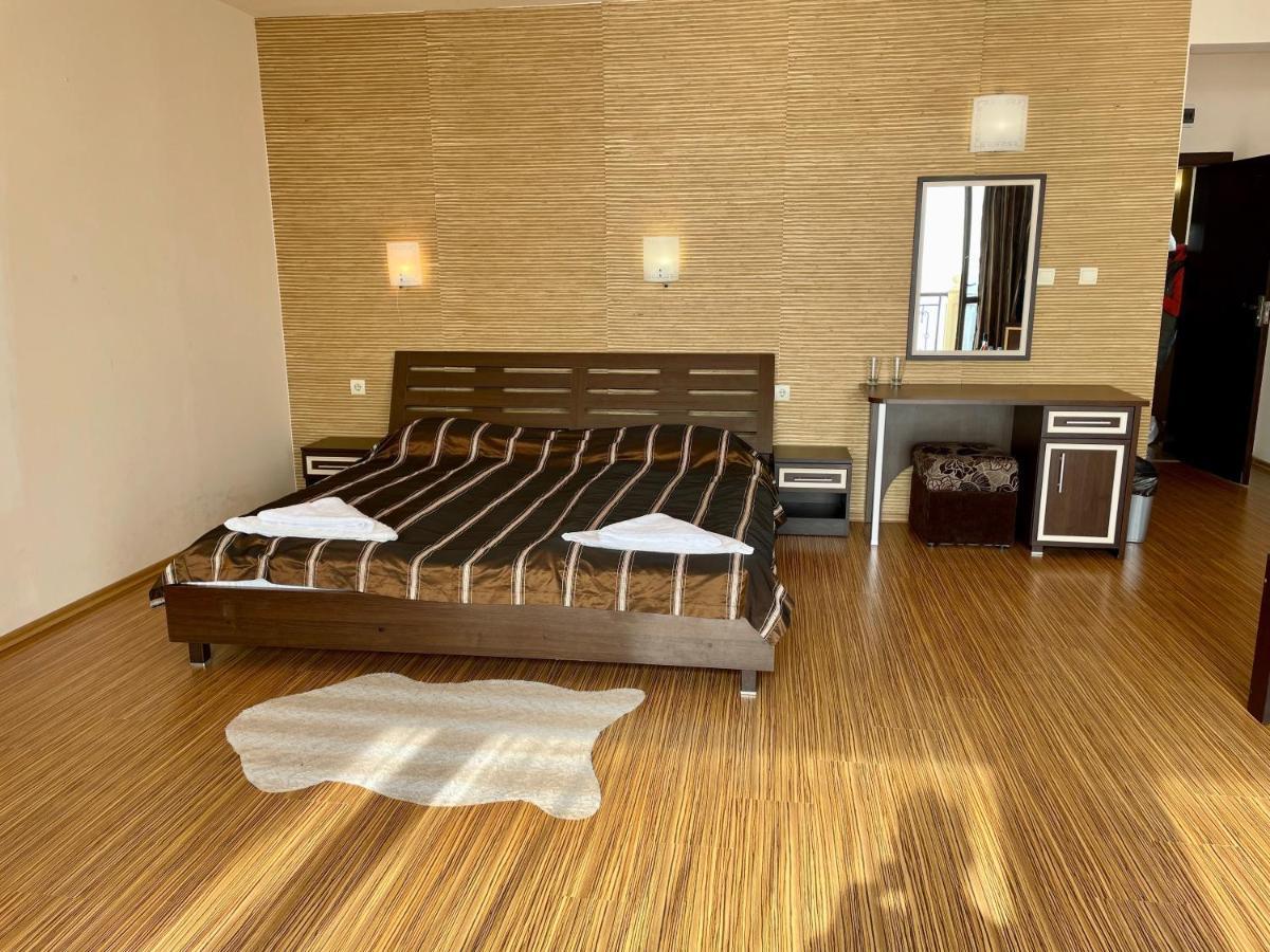 At The American'S Hotel Pomorie Luaran gambar