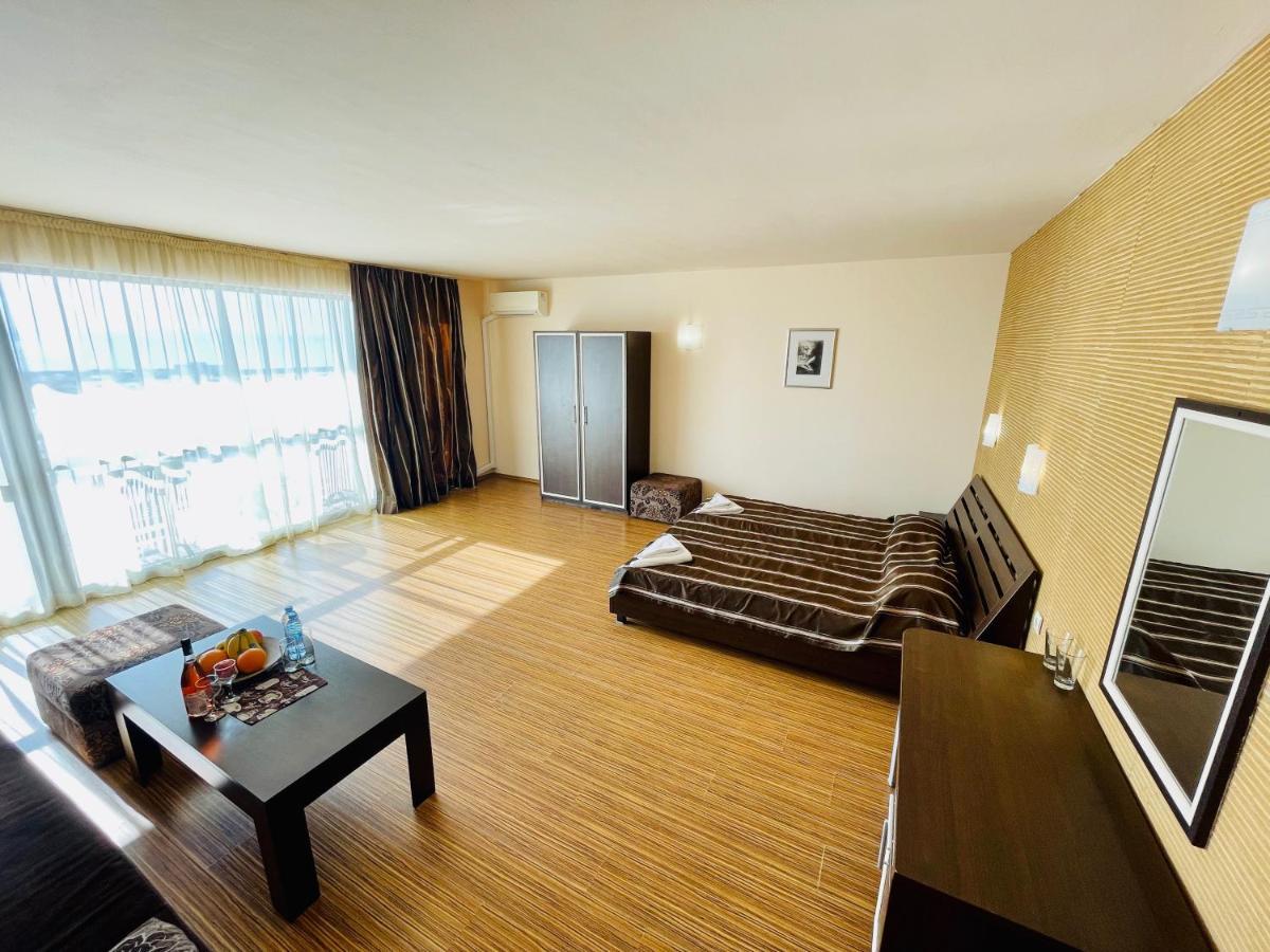 At The American'S Hotel Pomorie Luaran gambar