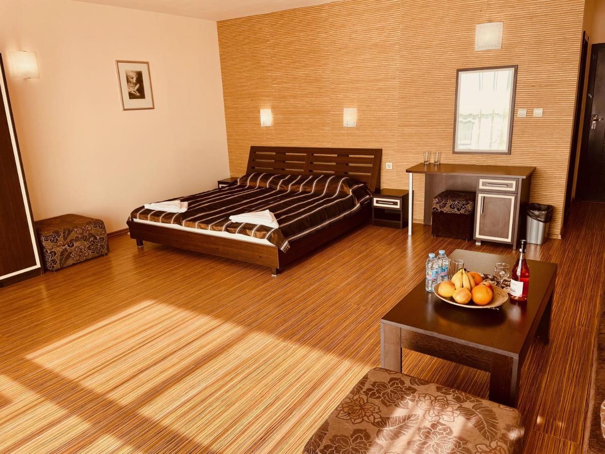 At The American'S Hotel Pomorie Luaran gambar