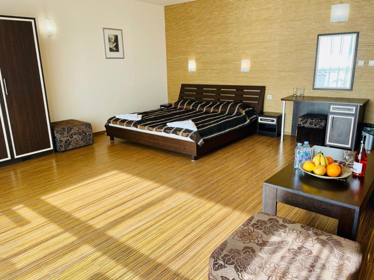 At The American'S Hotel Pomorie Luaran gambar