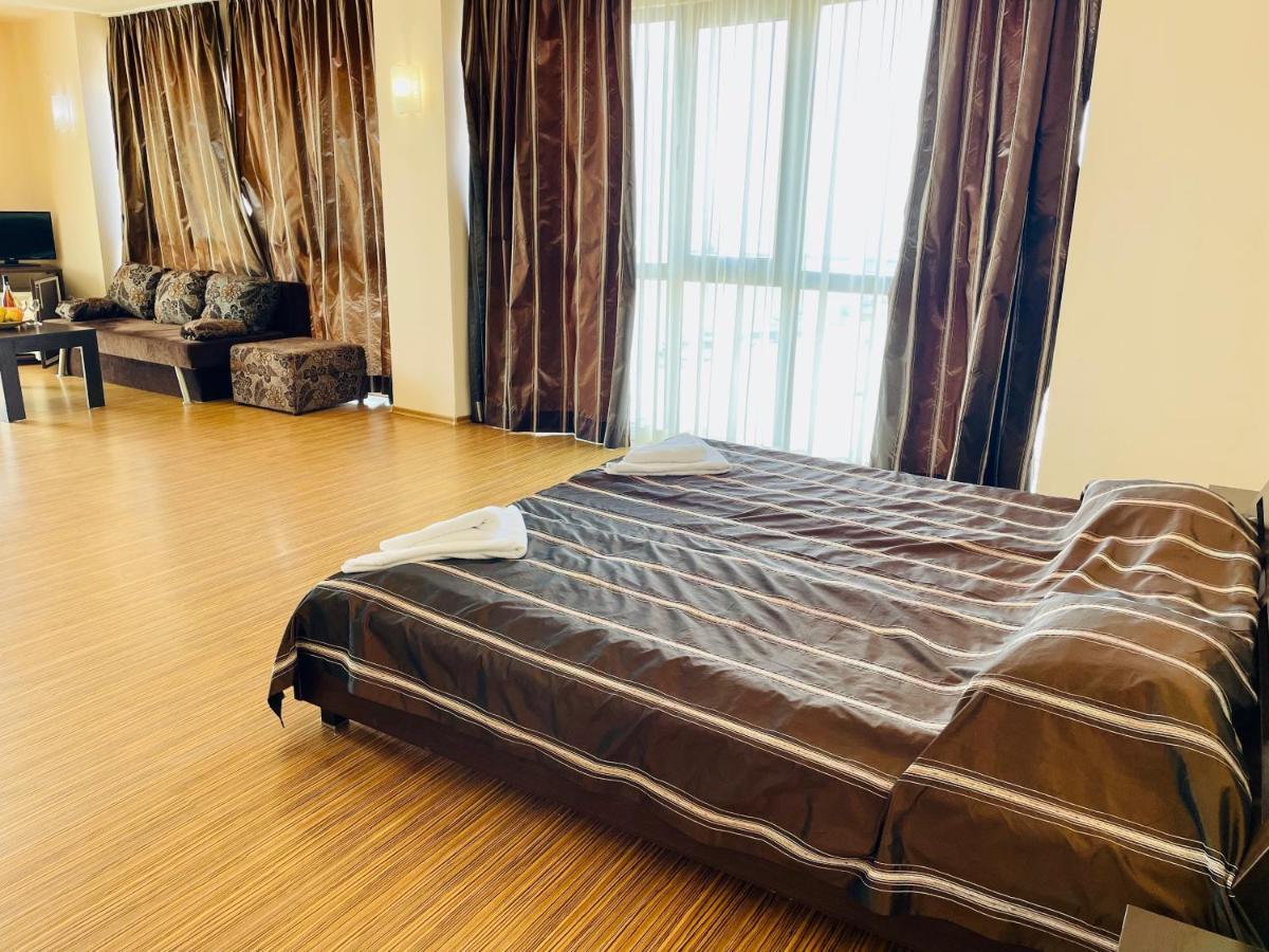 At The American'S Hotel Pomorie Luaran gambar